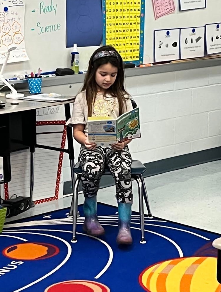 1st graders reading to other students.