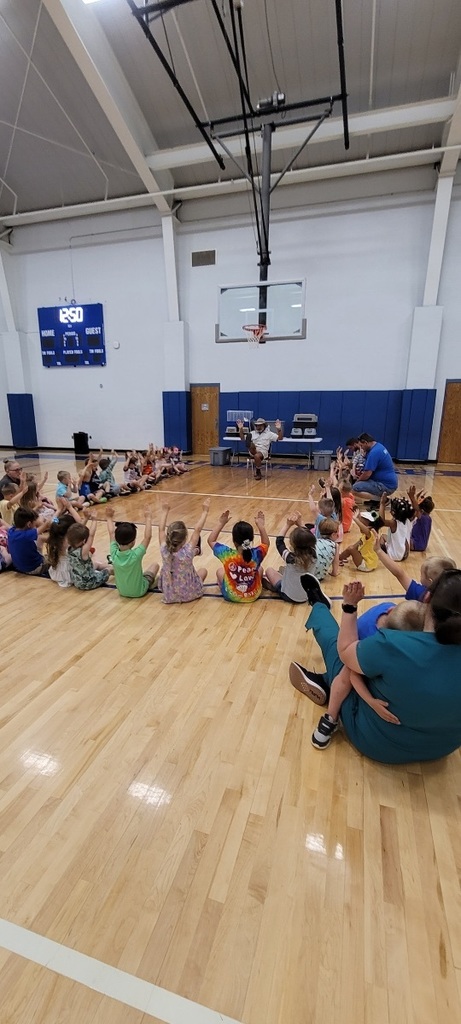 Preschoolers learning about animals.