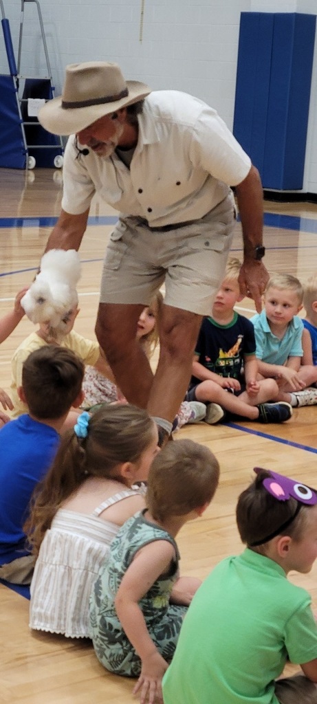 Preschoolers learning about animals.